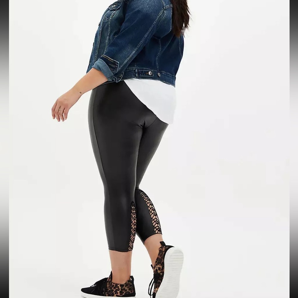 Torrid Crop Platinum Legging Coated Ponte Macrame Back Black